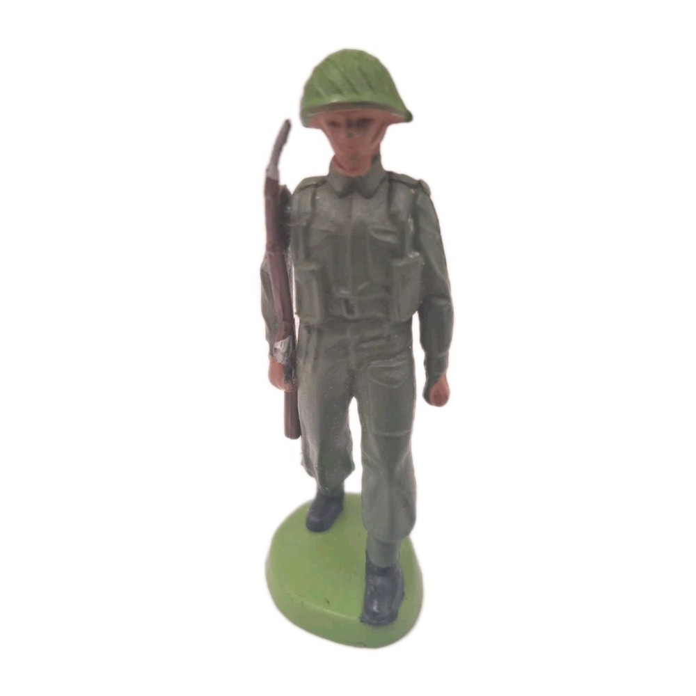 Vintage BRITAINS Plastic Army Man Figure made in HONG KONG: Rifleman Standing
